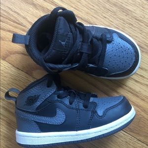 Toddler jordans 6C
